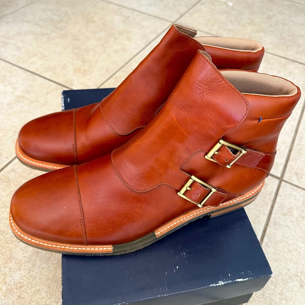 TSUBO Size 9 men’s boots.